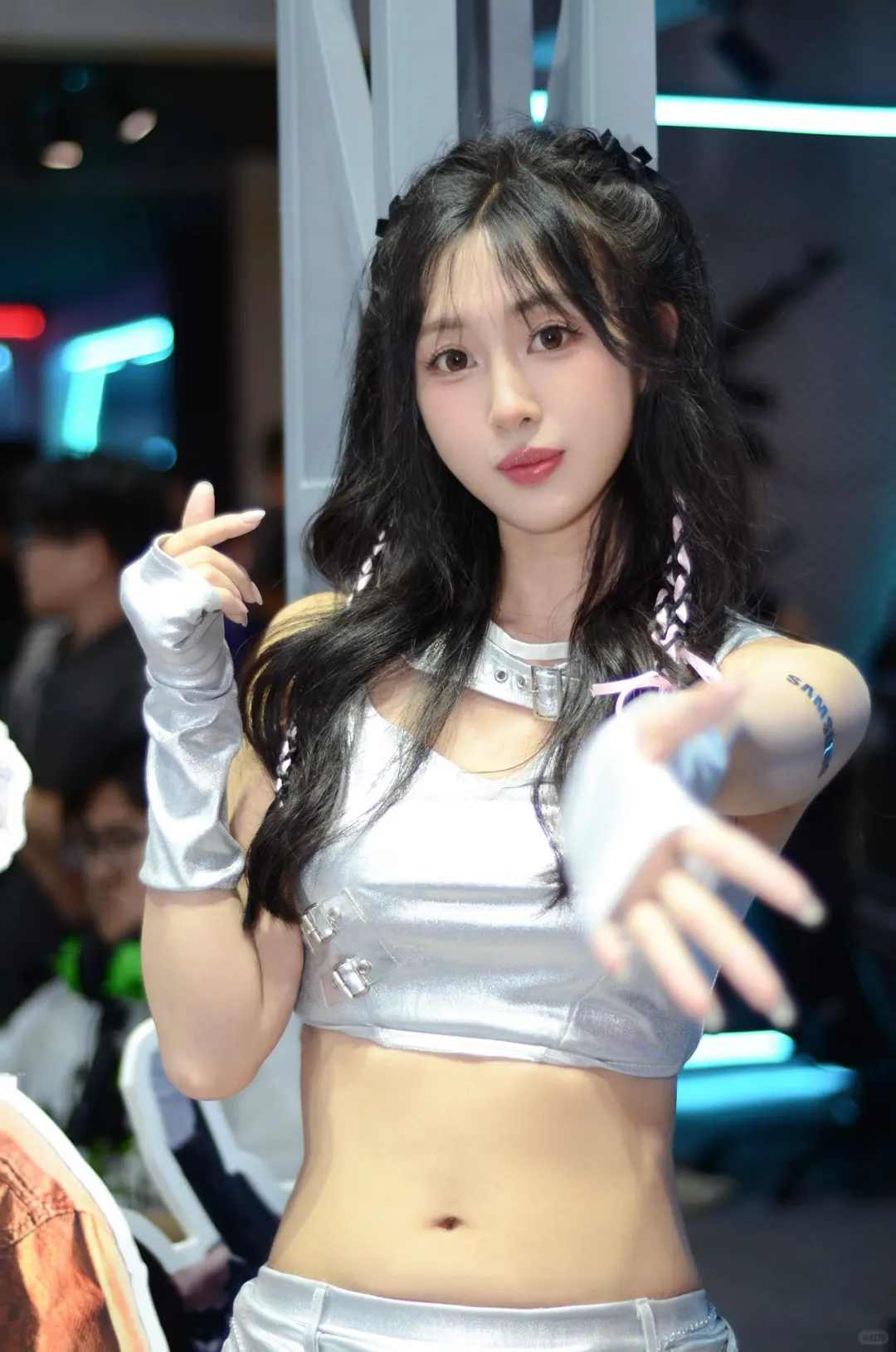 展会结束?辛苦美女模特