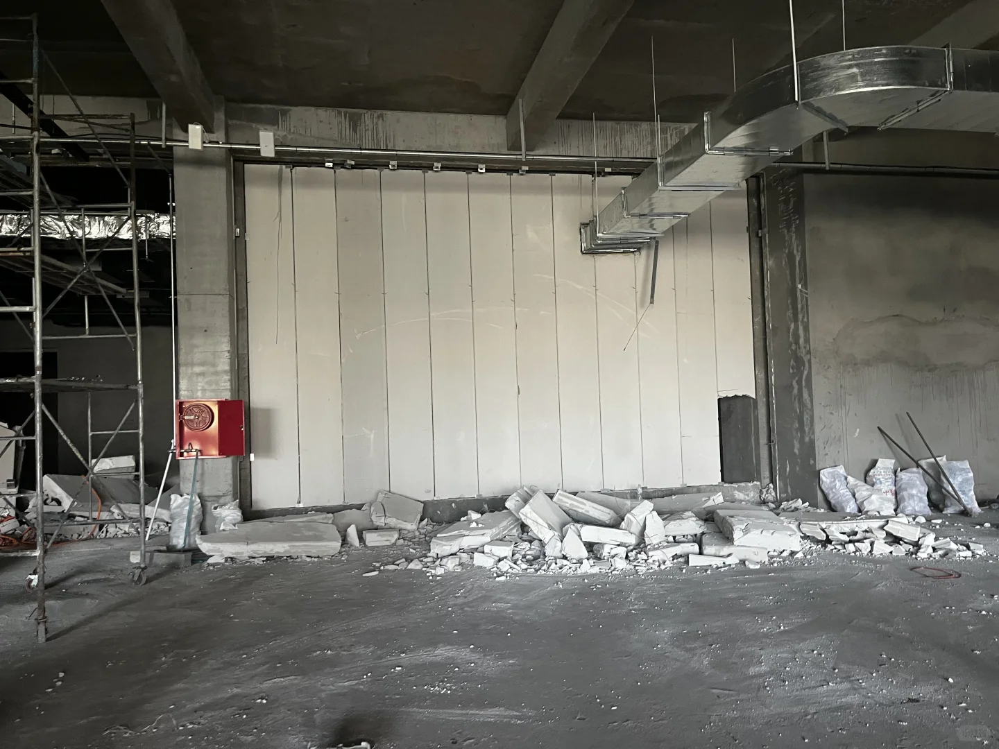 2000平汽车展厅装修