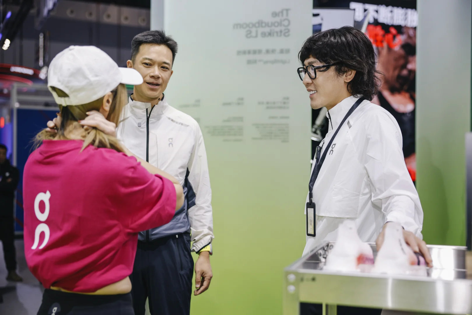 体博会?‍♀️在姜思达边上乖巧的像只小猫?