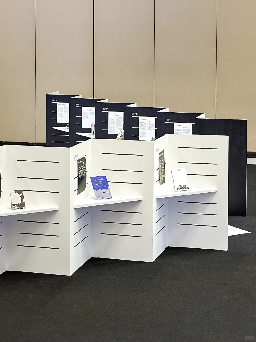 ♟创意图书展览｜折页设计?把展览做成展册