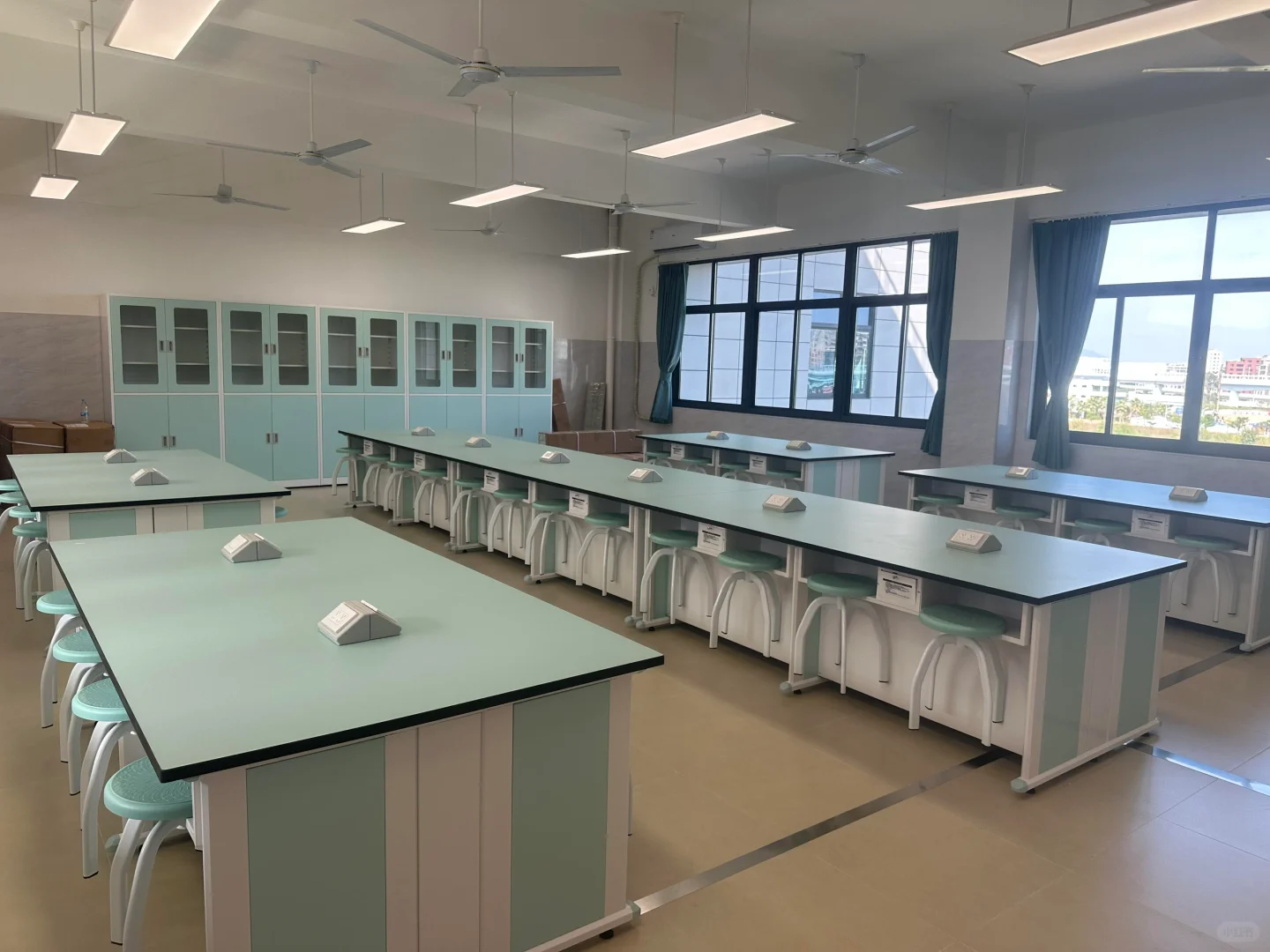 ?实验室&教育装备一站式搞定！