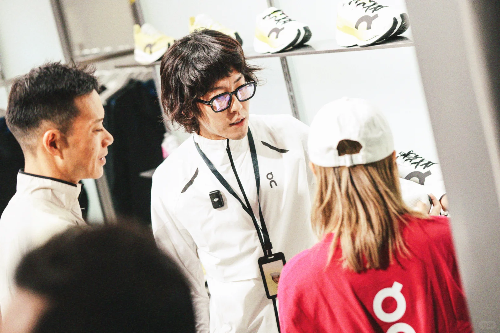 体博会?‍♀️在姜思达边上乖巧的像只小猫?