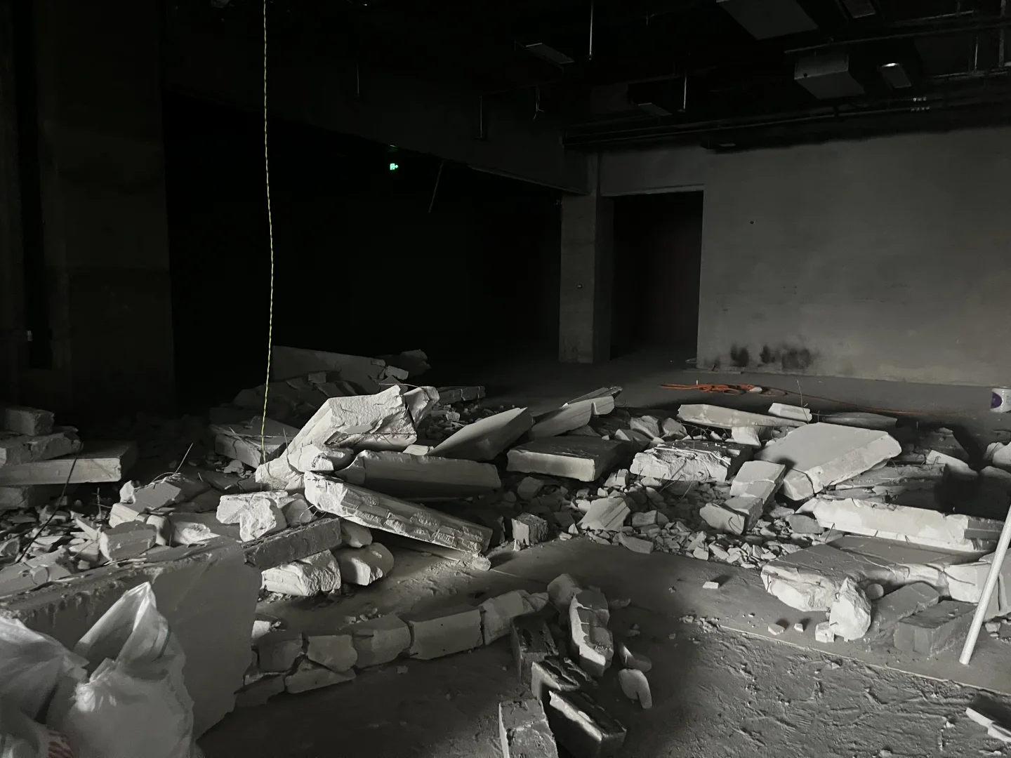 2000平汽车展厅装修