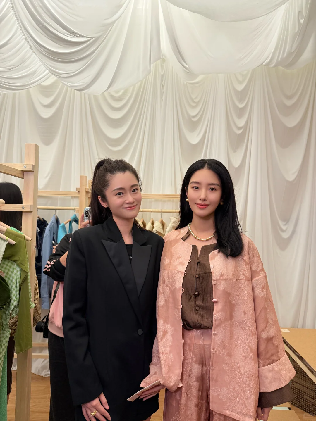 杨采钰环保义卖展