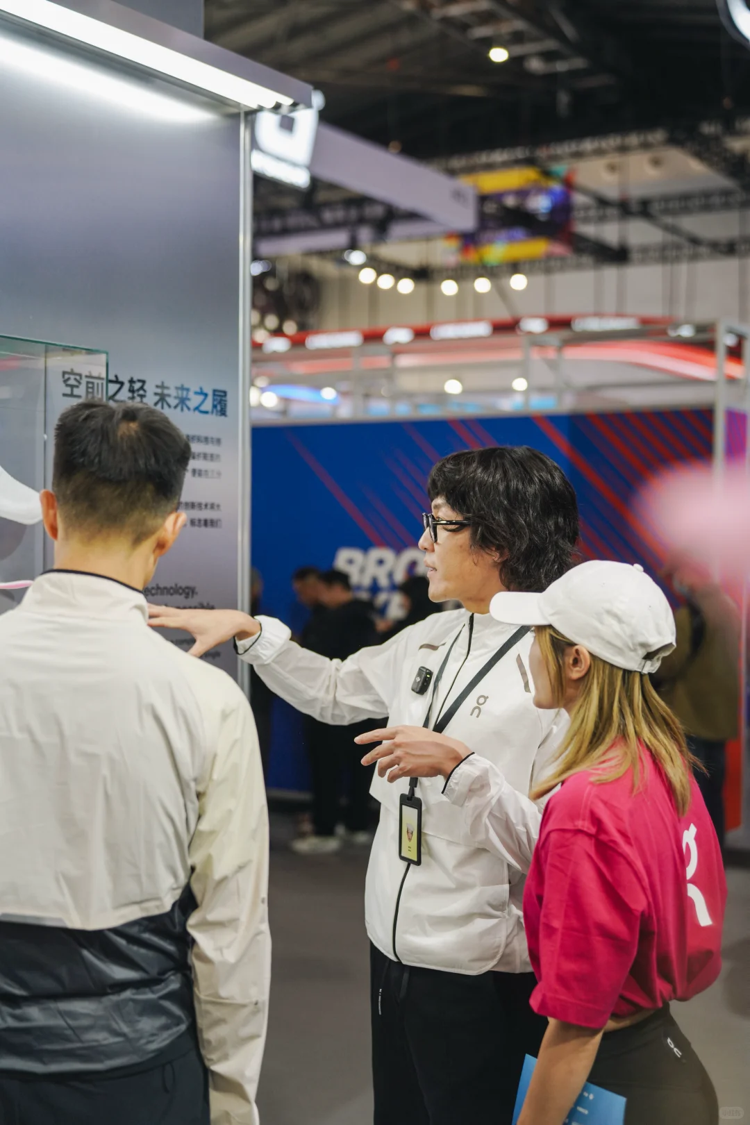 体博会?‍♀️在姜思达边上乖巧的像只小猫?