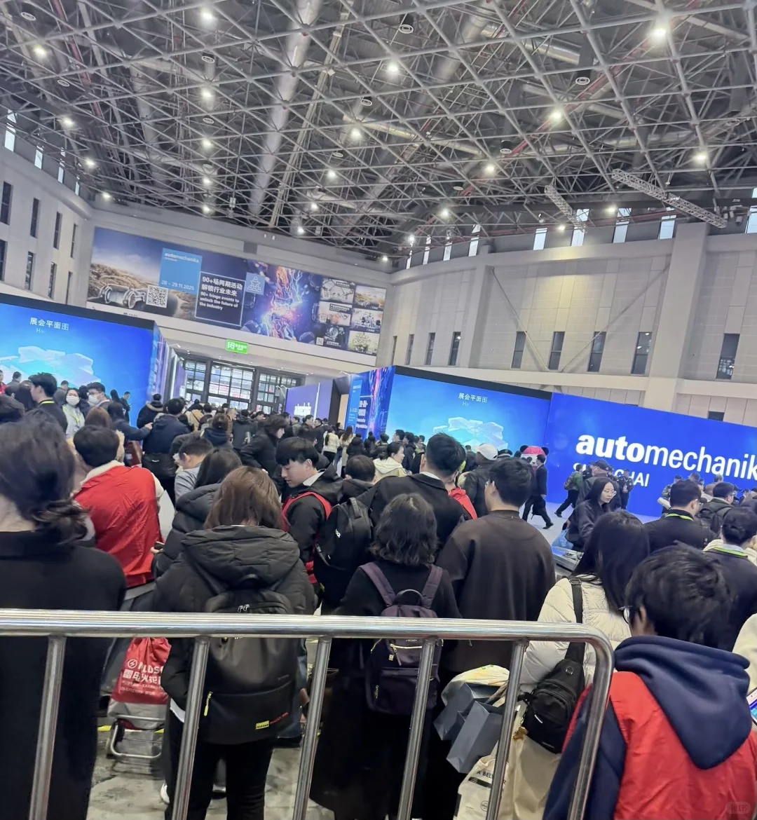 展会结束?辛苦美女模特