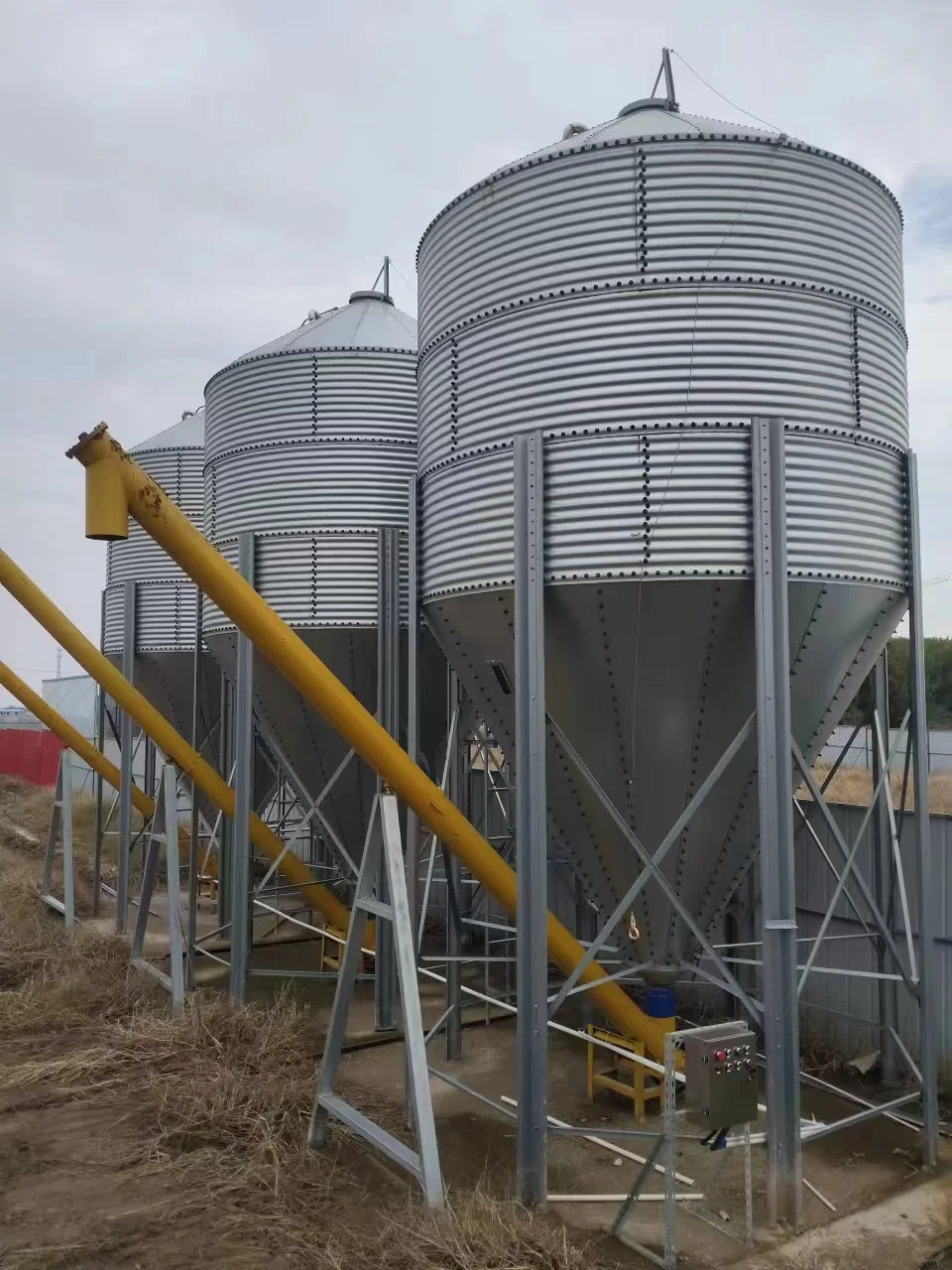 养殖设备一站式采购：养猪场料仓