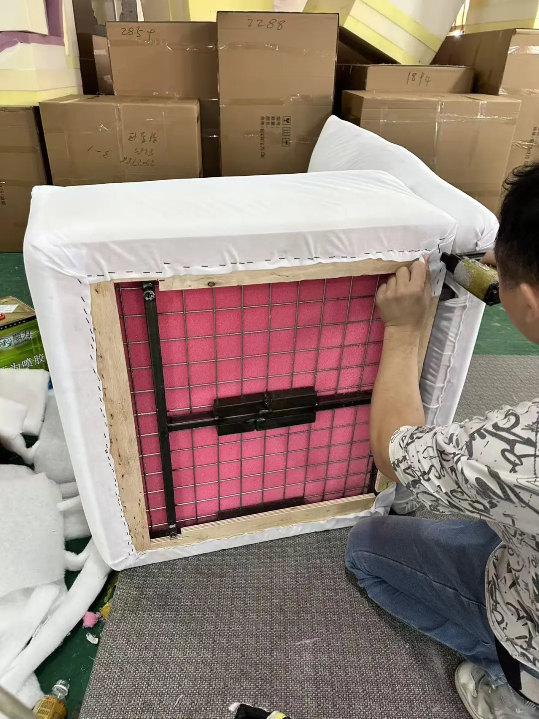 偷拍花瓣沙发生产线！从内到外扒光给你看