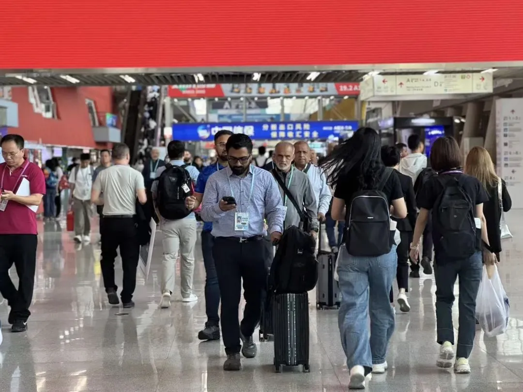 广交会首日！看看买家都多不多，都来自哪里