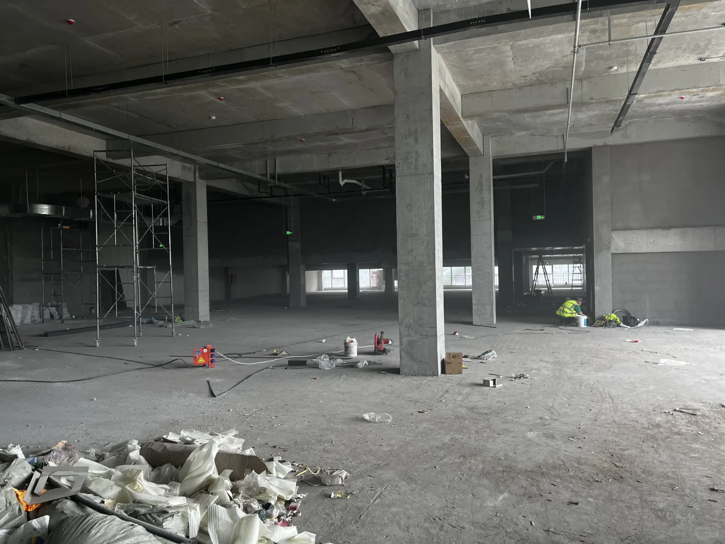 2000平汽车展厅装修