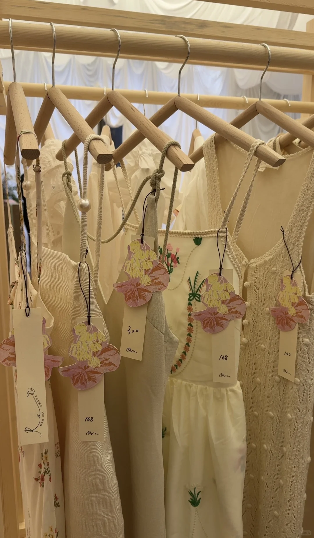 杨采钰环保义卖展