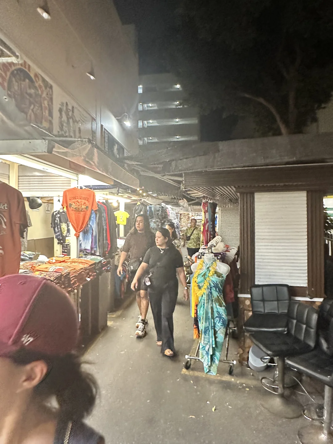 藏在威基基主街的“义乌小商品市场”