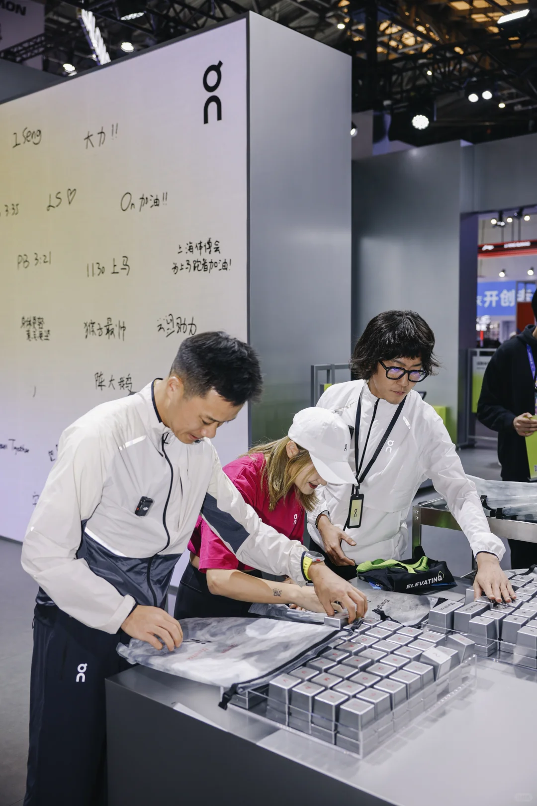 体博会?‍♀️在姜思达边上乖巧的像只小猫?