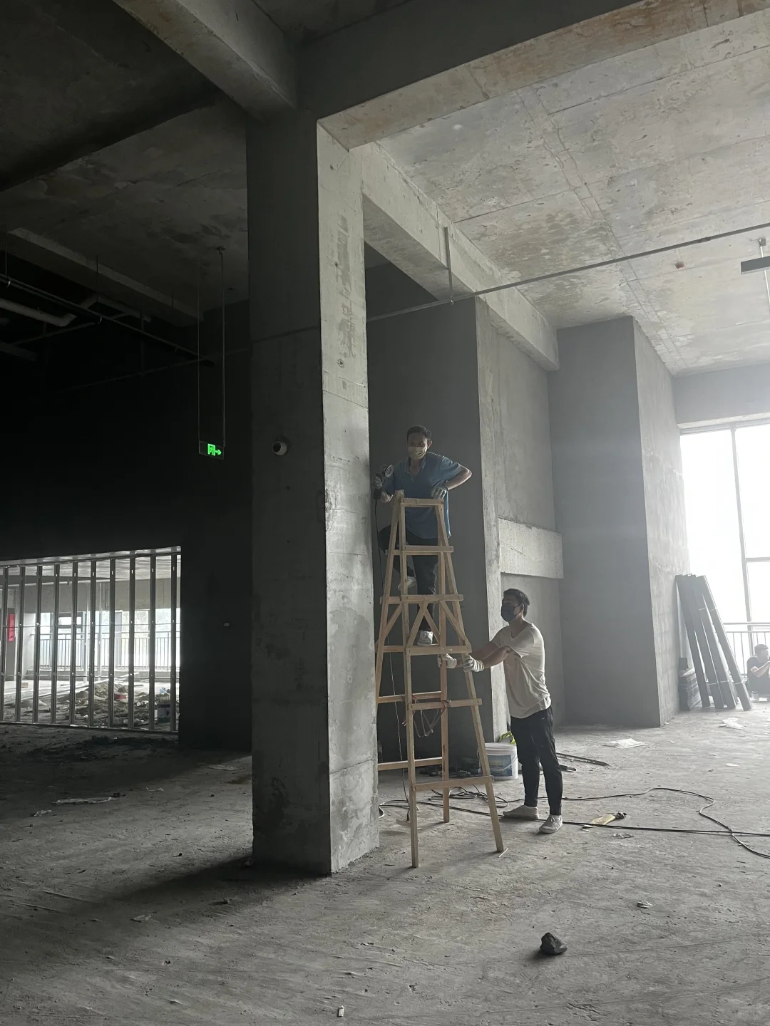 2000平汽车展厅装修