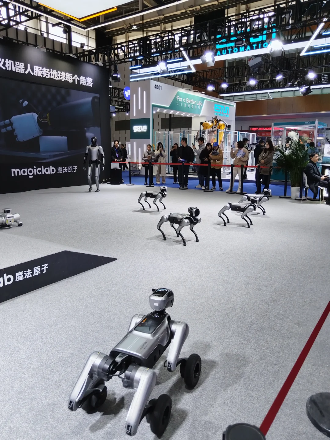 沉浸式逛智能制造博览会，寿险顾问时代同频