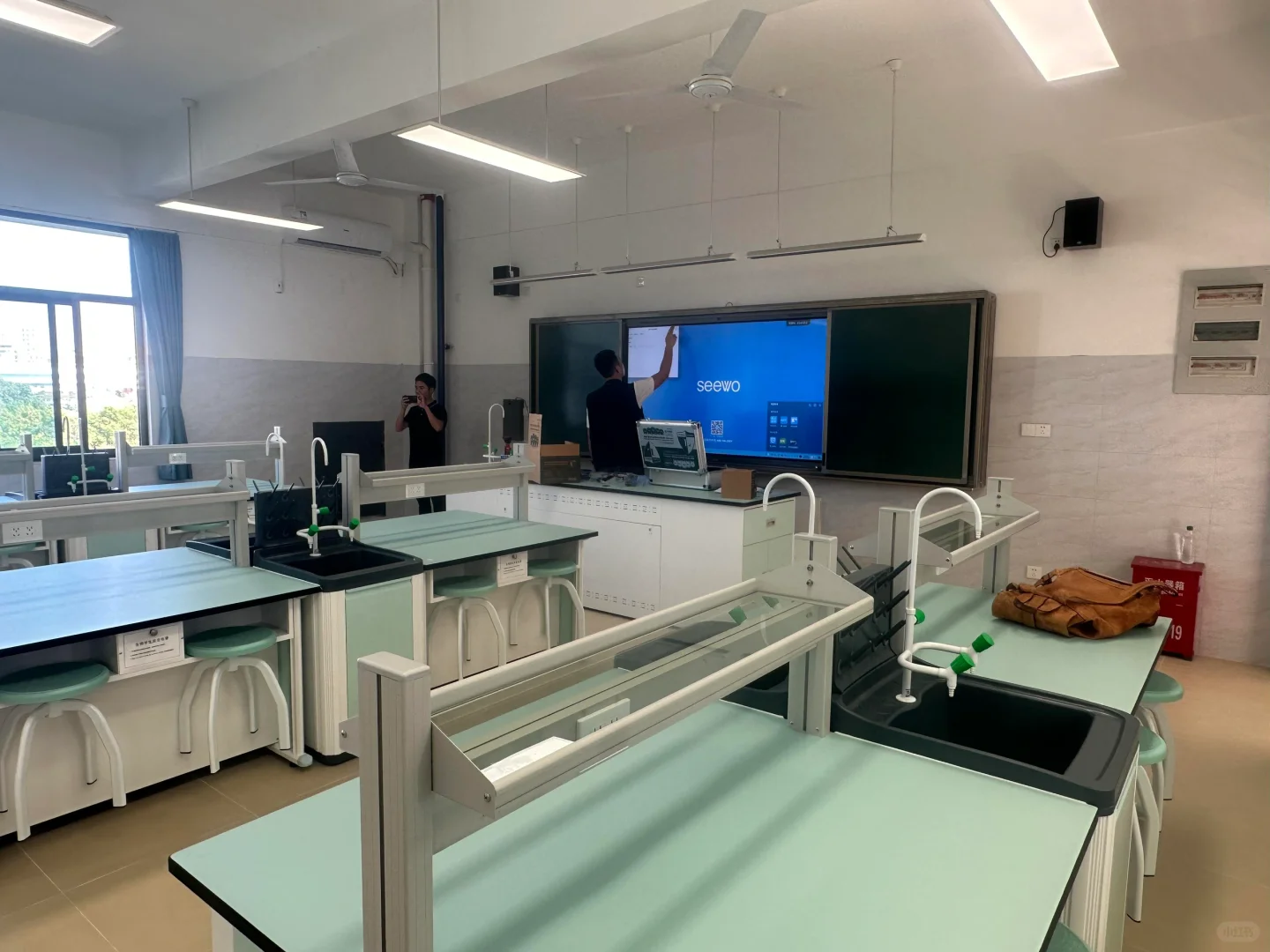 ?实验室&教育装备一站式搞定！