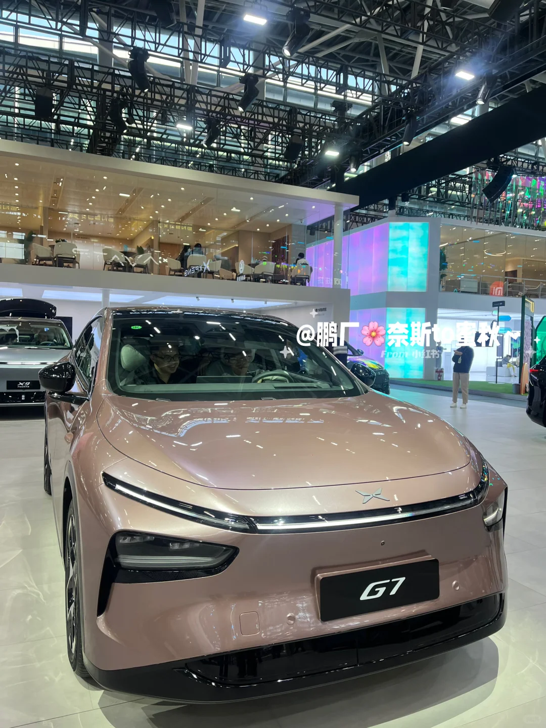 广州国际车展｜小鹏展台 蜜秋来look look