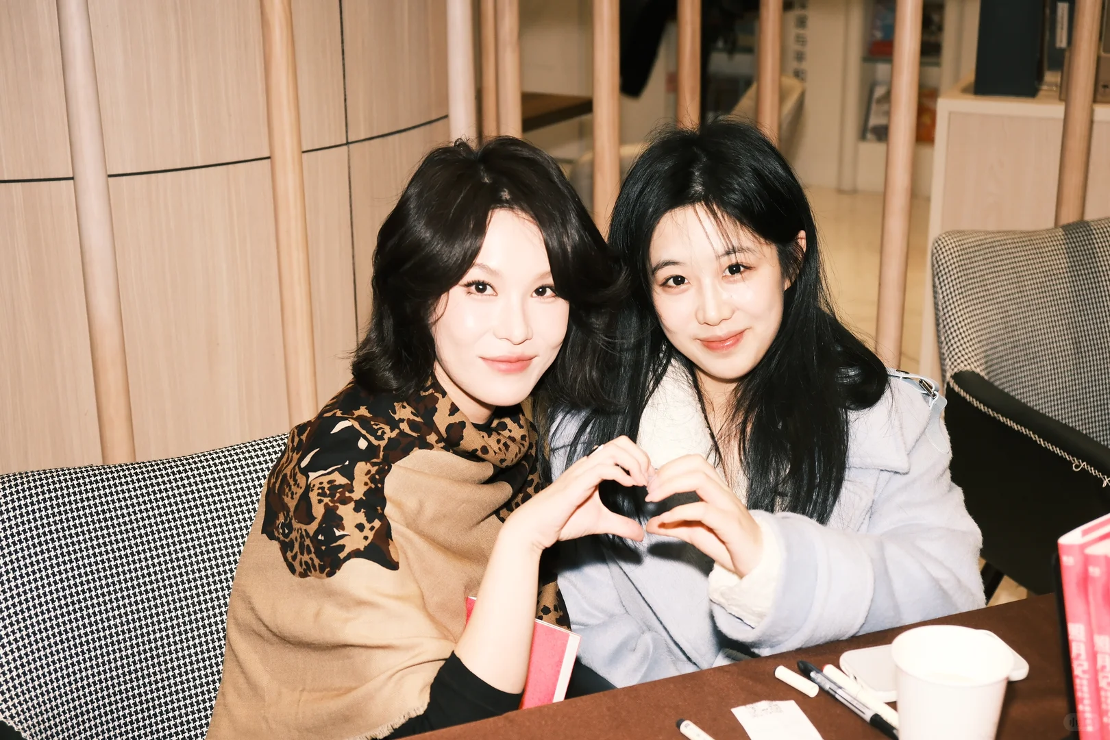 是谁这么和这个月比心了