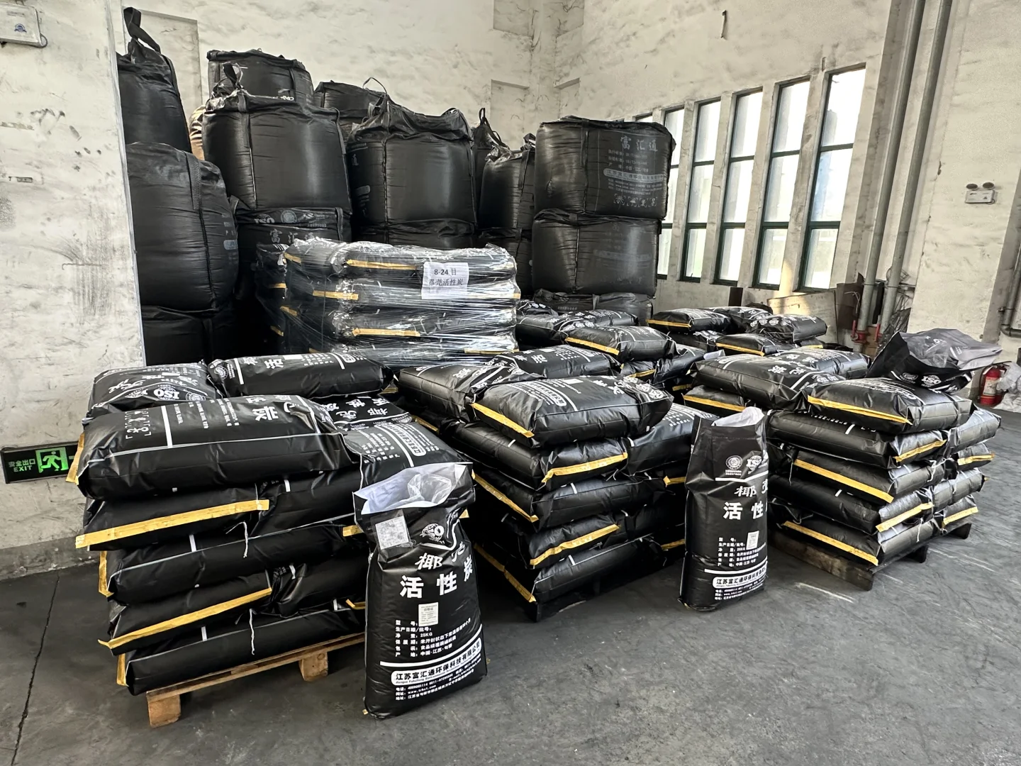 椰壳活性炭：吨袋500kg/袋。小袋25kg/袋。