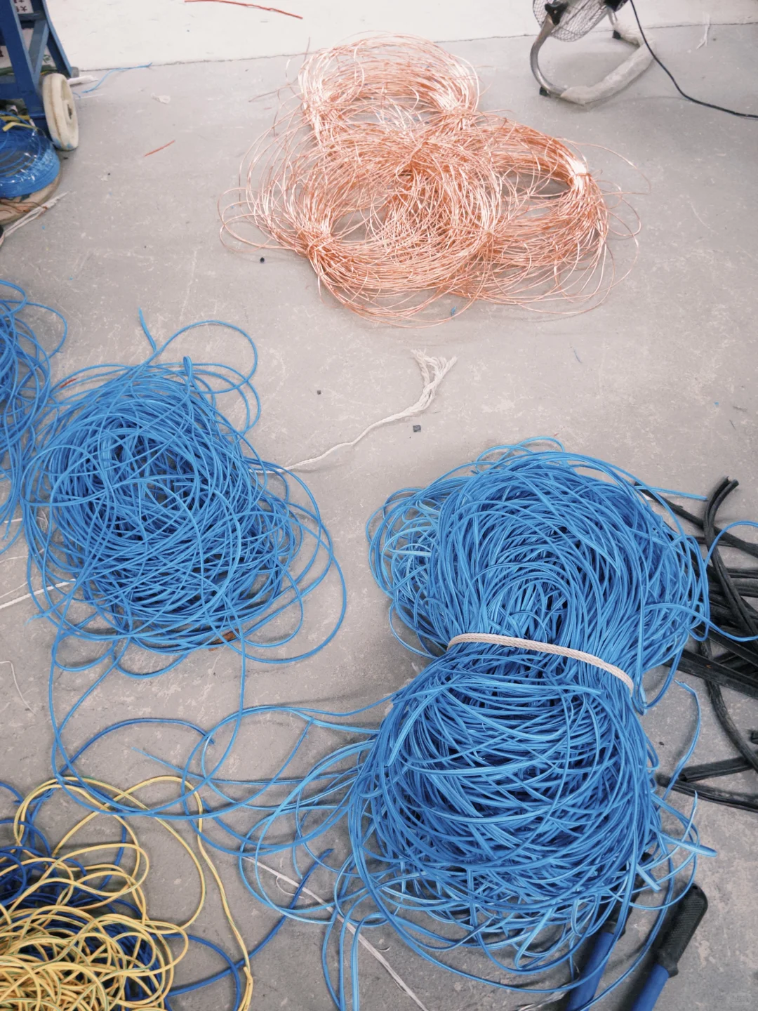 闺蜜在买包，我在收电缆：靠废铜烂铁月入3w