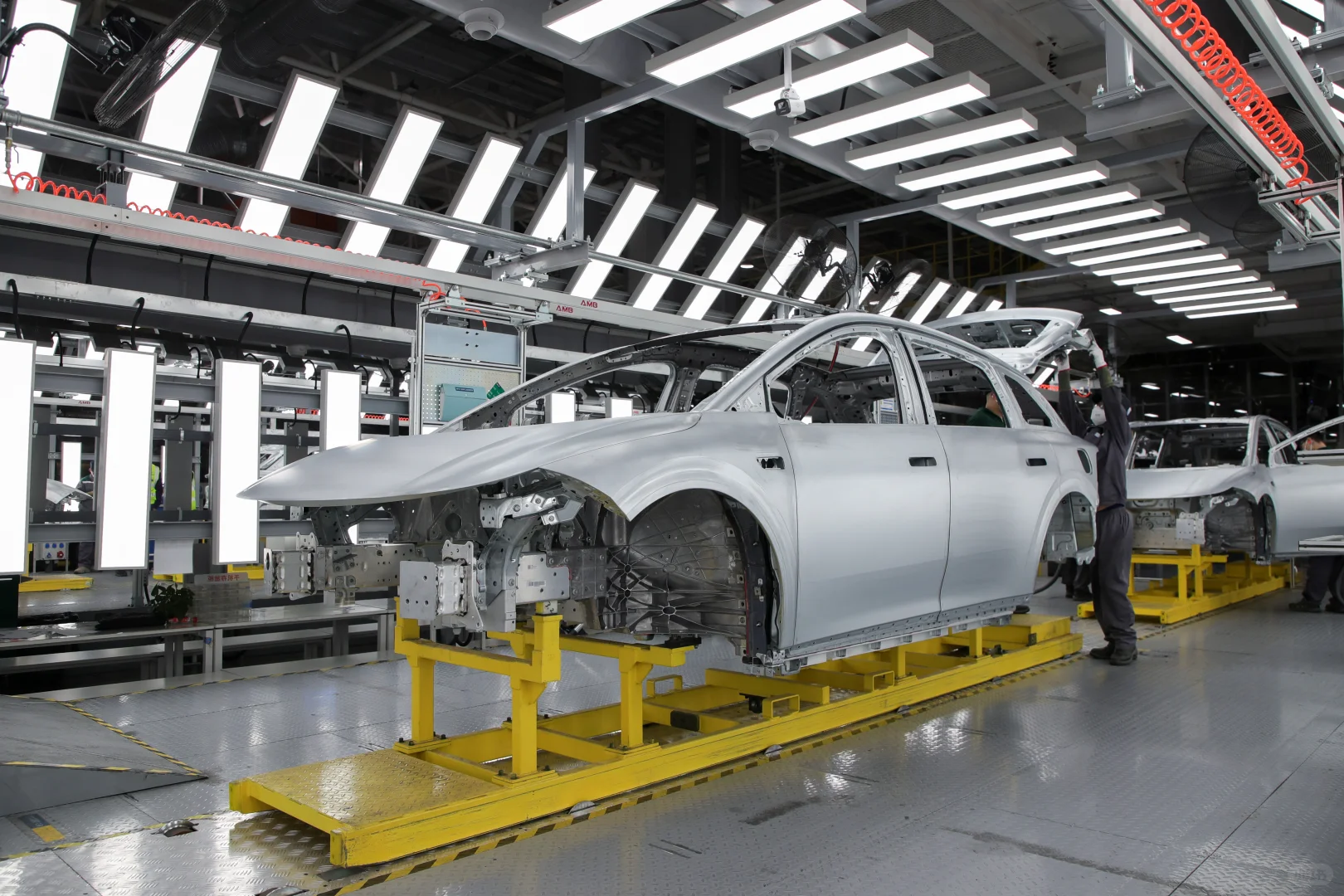 参观完理想工厂，我对造车有了新的理解