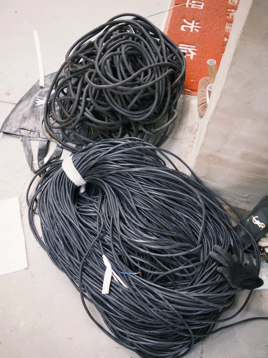 闺蜜在买包，我在收电缆：靠废铜烂铁月入3w