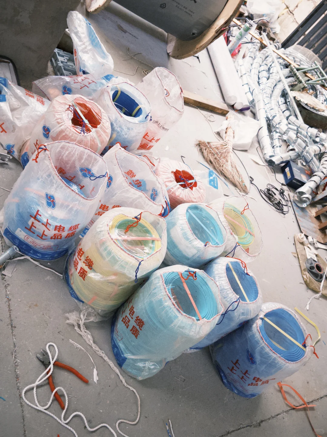 闺蜜在买包，我在收电缆：靠废铜烂铁月入3w