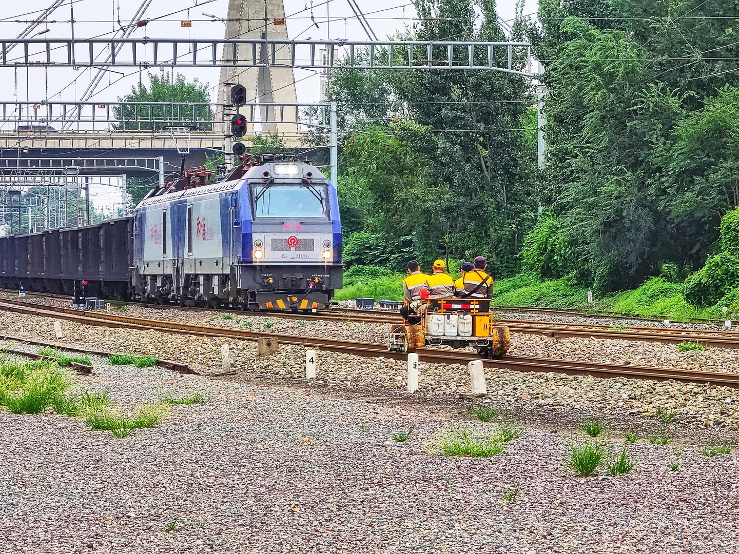 你们见过铁路钢轨上的“卡丁车”吗？