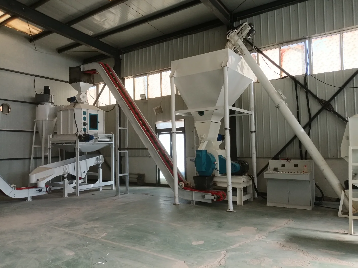 时产10吨饲料加工机械设备：高效生产力