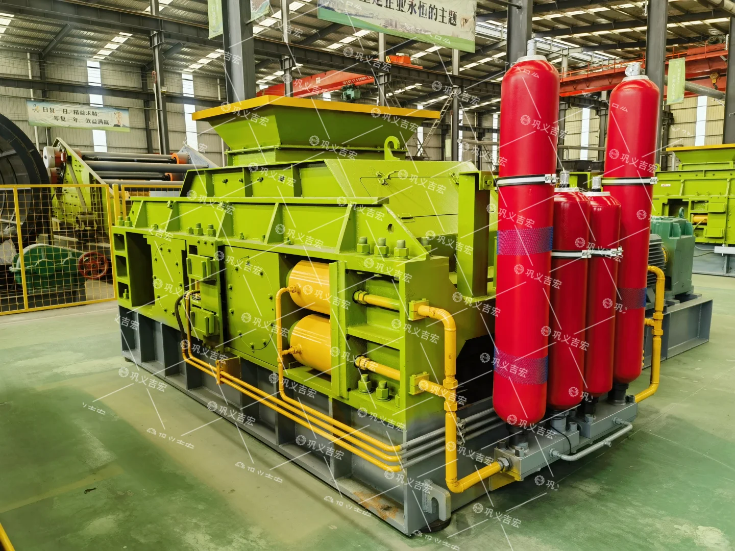 3公分鹅卵石破碎 对辊破碎机更具经济性