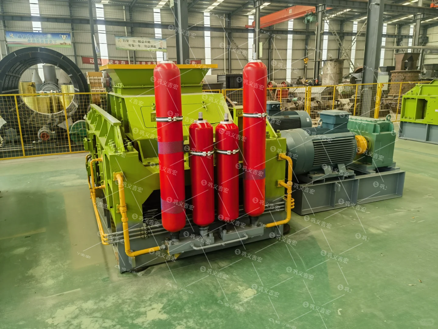 3公分鹅卵石破碎 对辊破碎机更具经济性