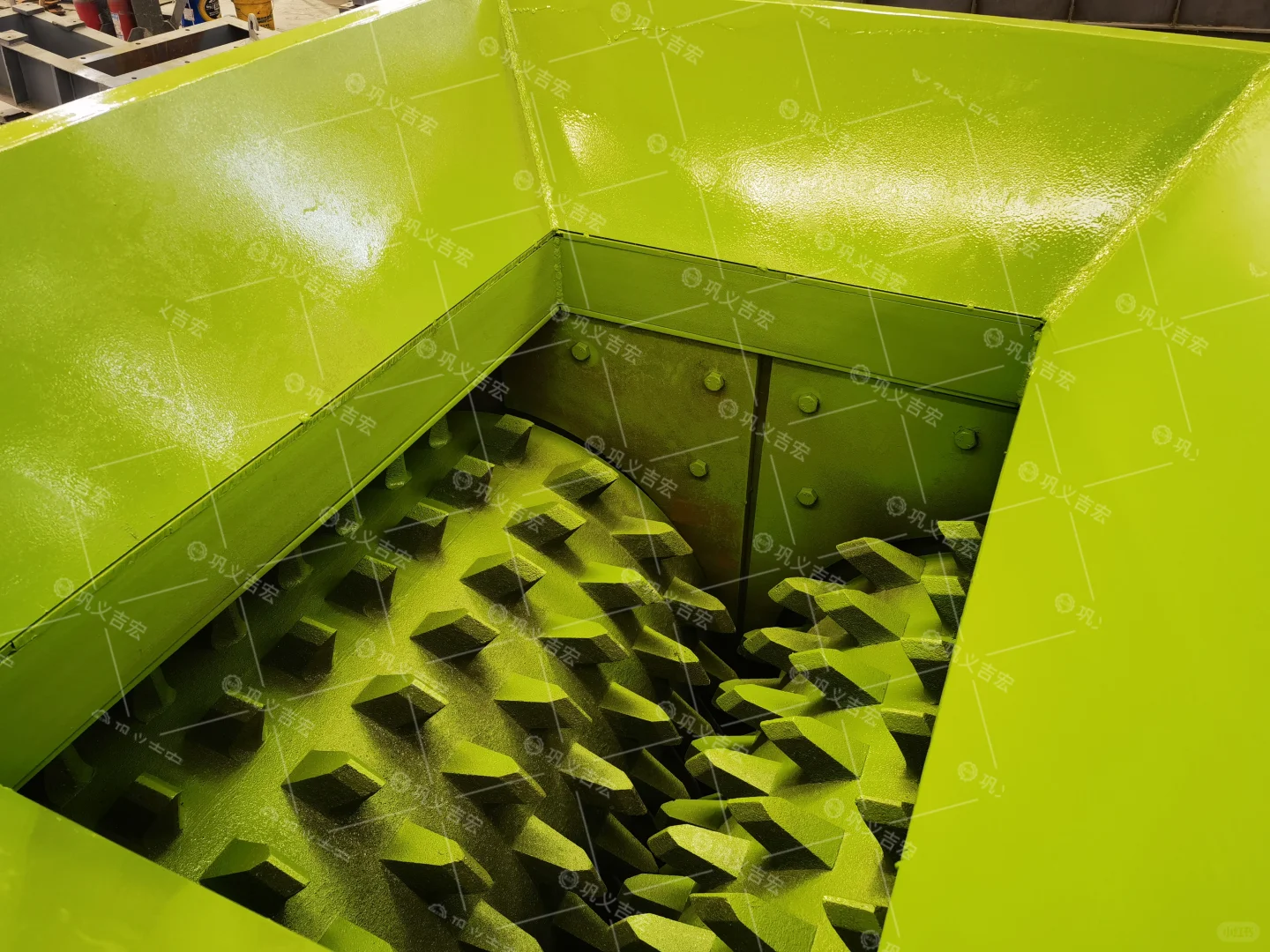 高效低粉破碎增碳剂狼牙齿辊破碎机表现如何