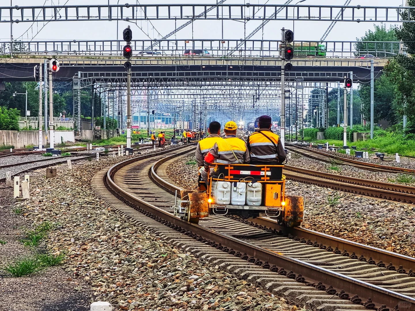 你们见过铁路钢轨上的“卡丁车”吗？