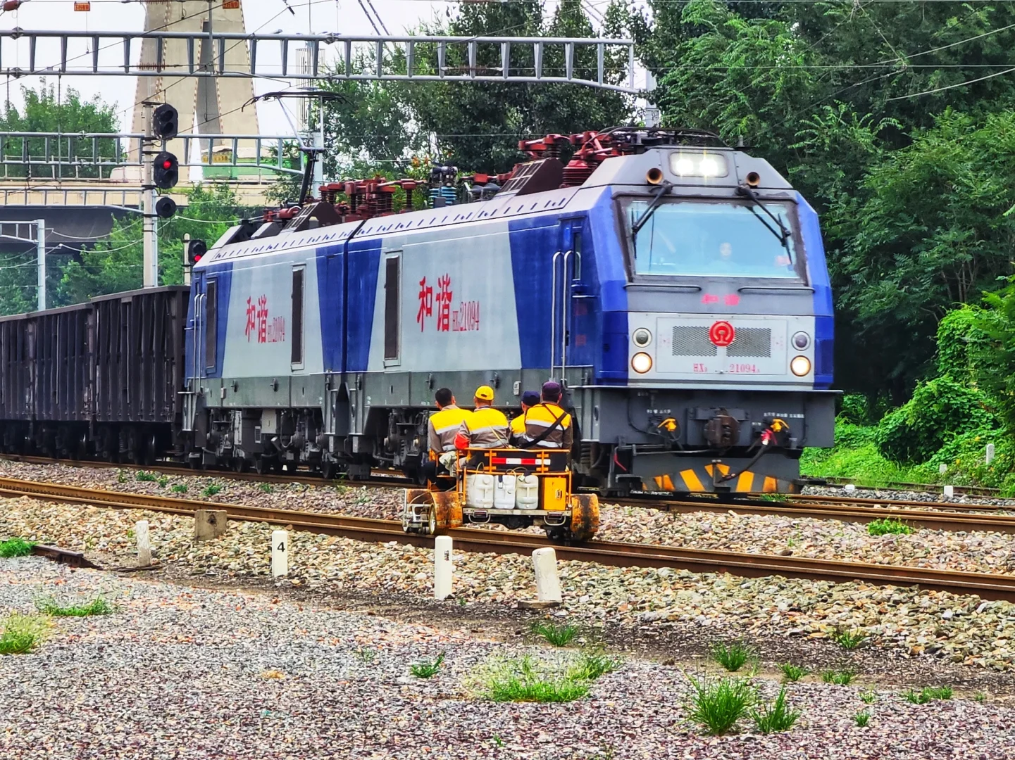 你们见过铁路钢轨上的“卡丁车”吗？