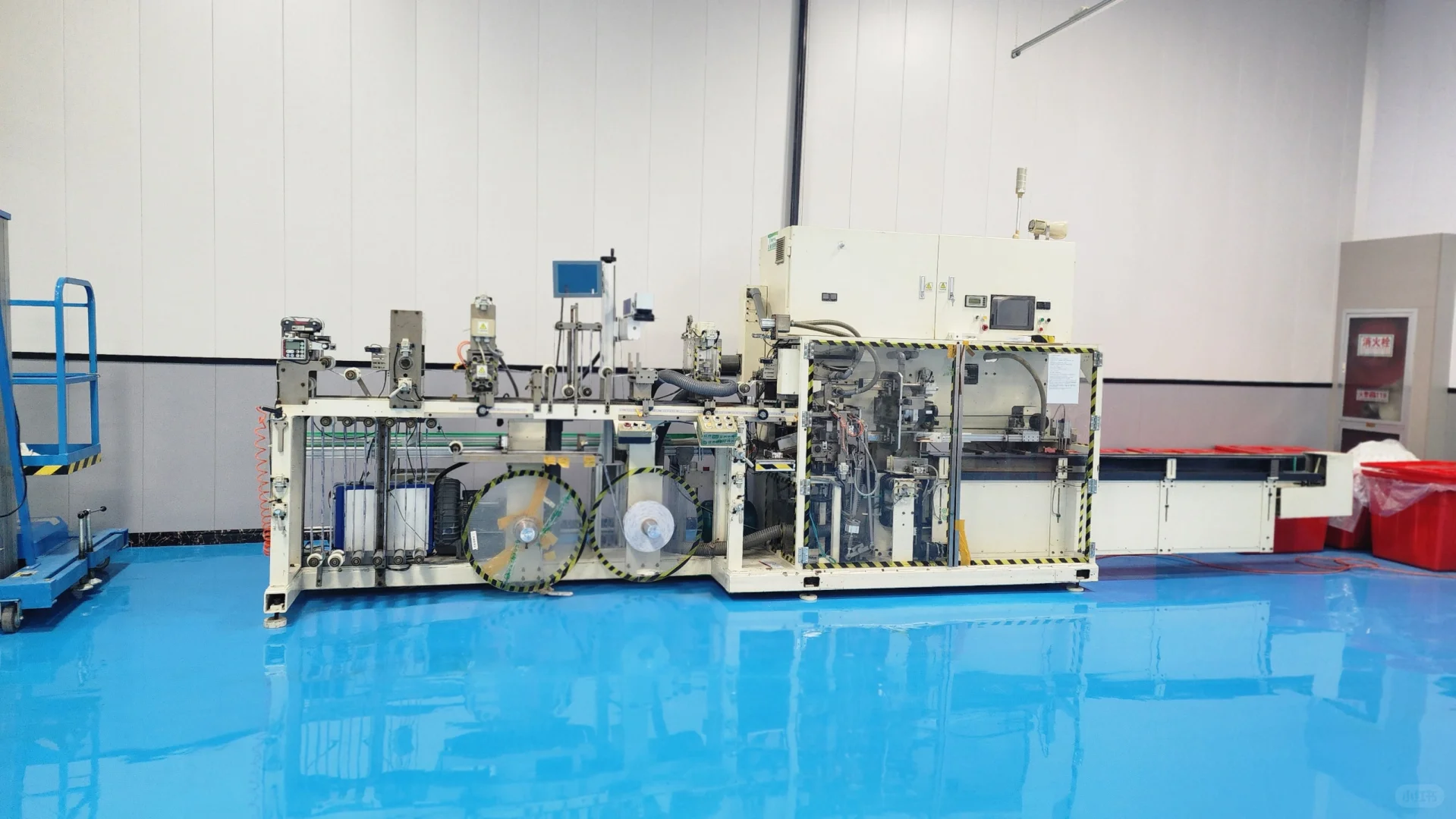 械字号卫生巾工厂贴牌代工十万级生产车间