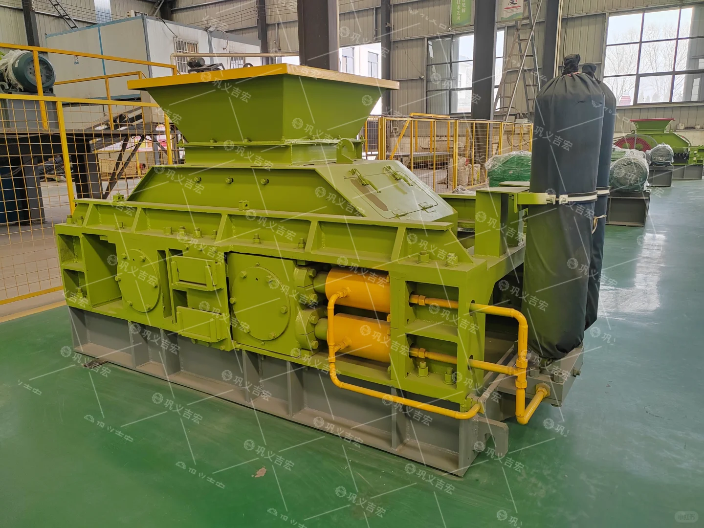 对辊破碎机：高效多能的破碎解决方案