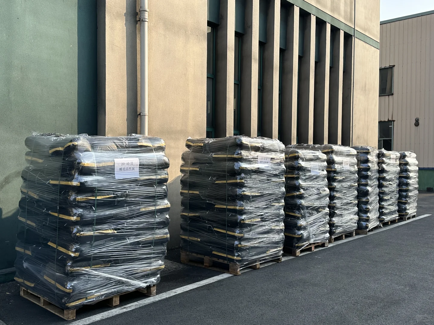 椰壳活性炭：吨袋500kg/袋。小袋25kg/袋。