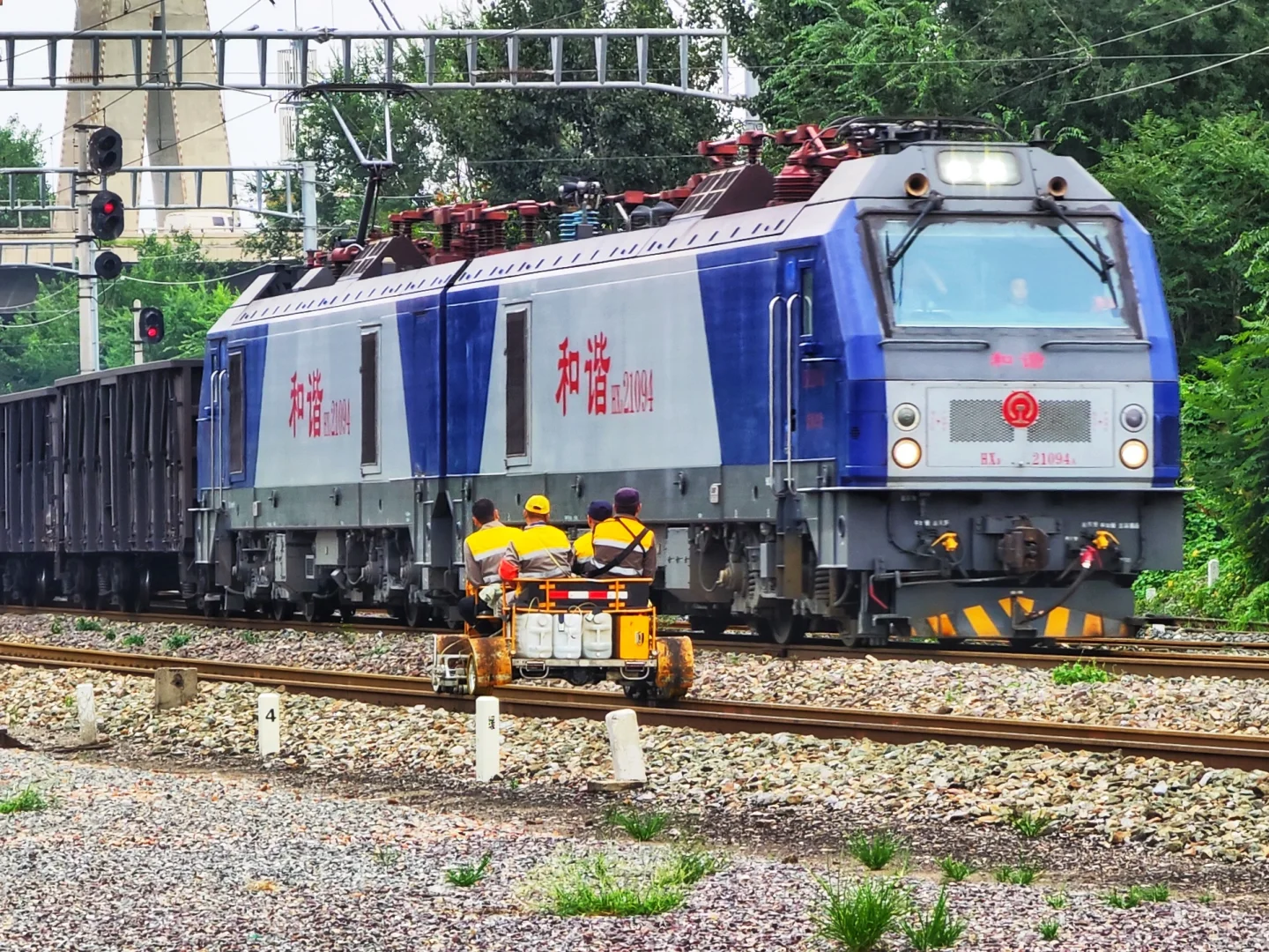 你们见过铁路钢轨上的“卡丁车”吗？