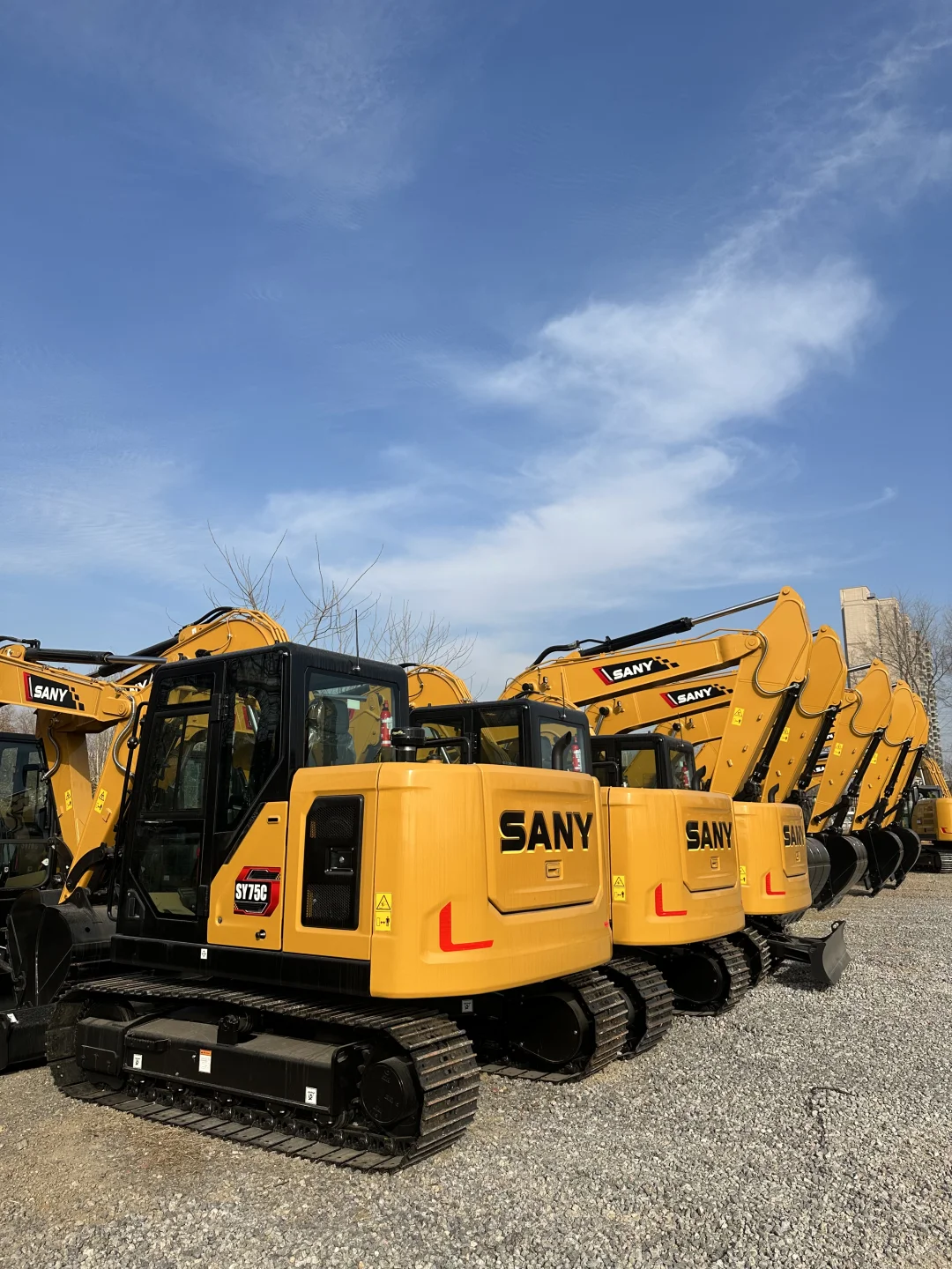 河南三一挖掘机一级代理商