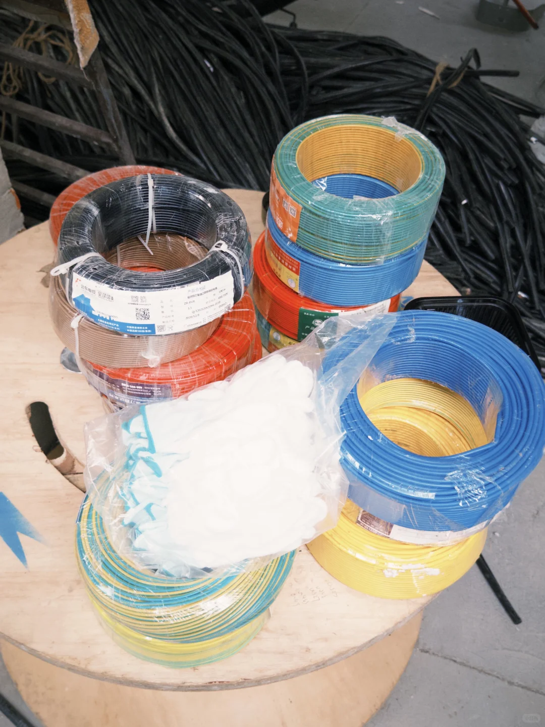 闺蜜在买包，我在收电缆：靠废铜烂铁月入3w