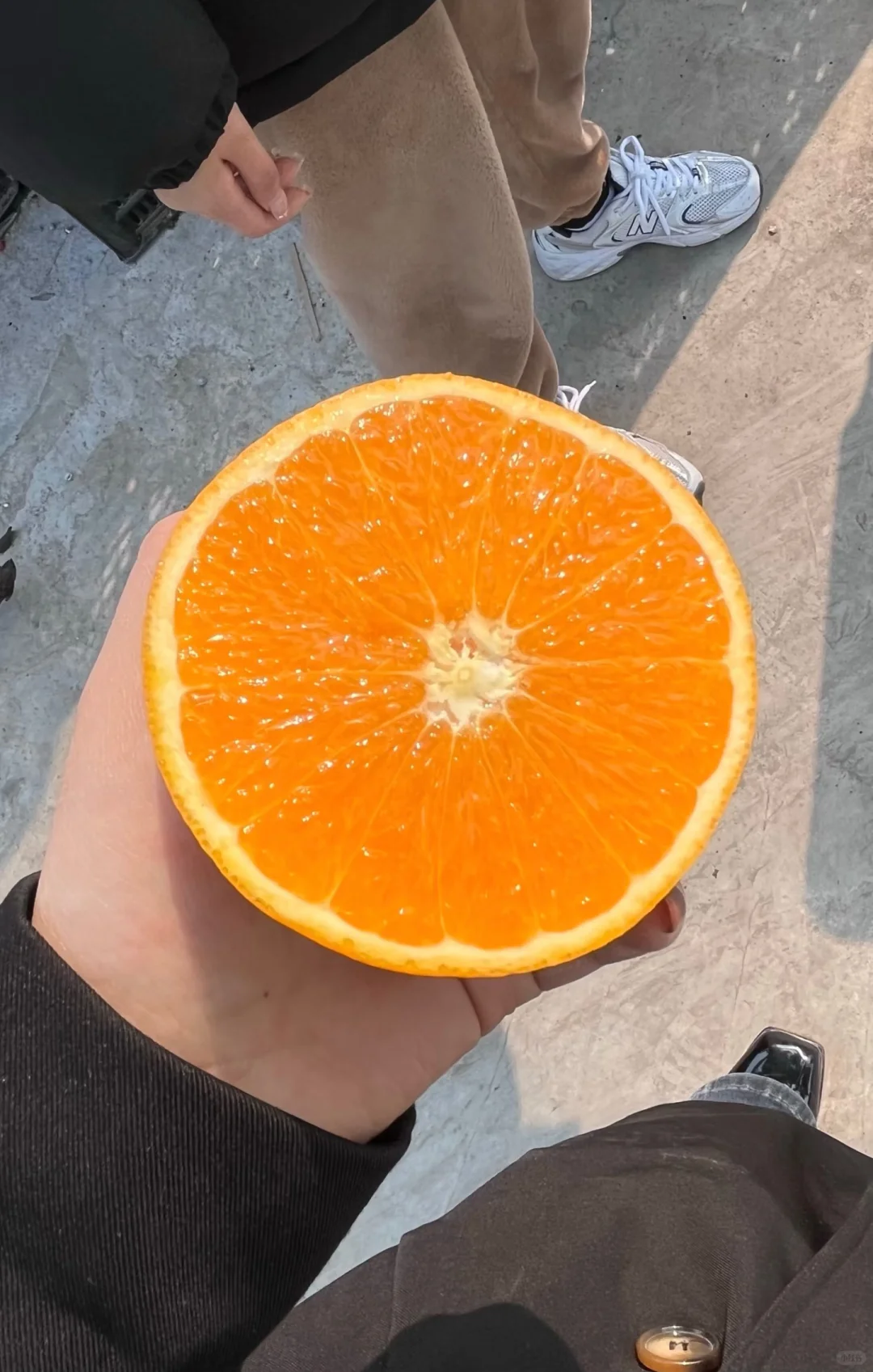 搬砖人利用互联网帮农村公公婆婆卖爱媛