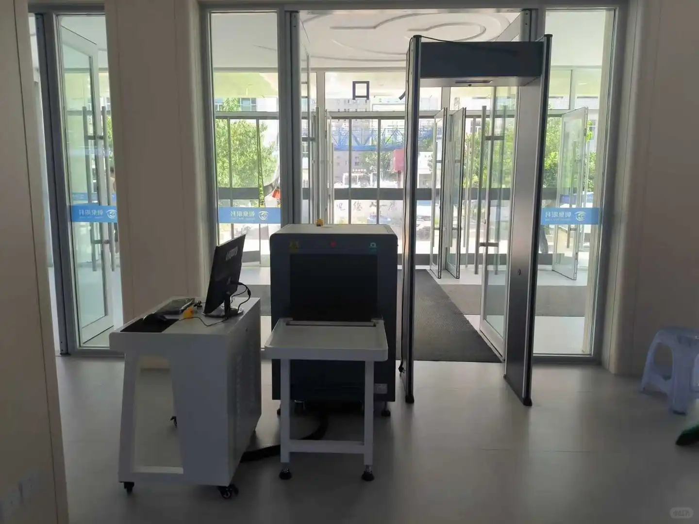 安检机现场安装图