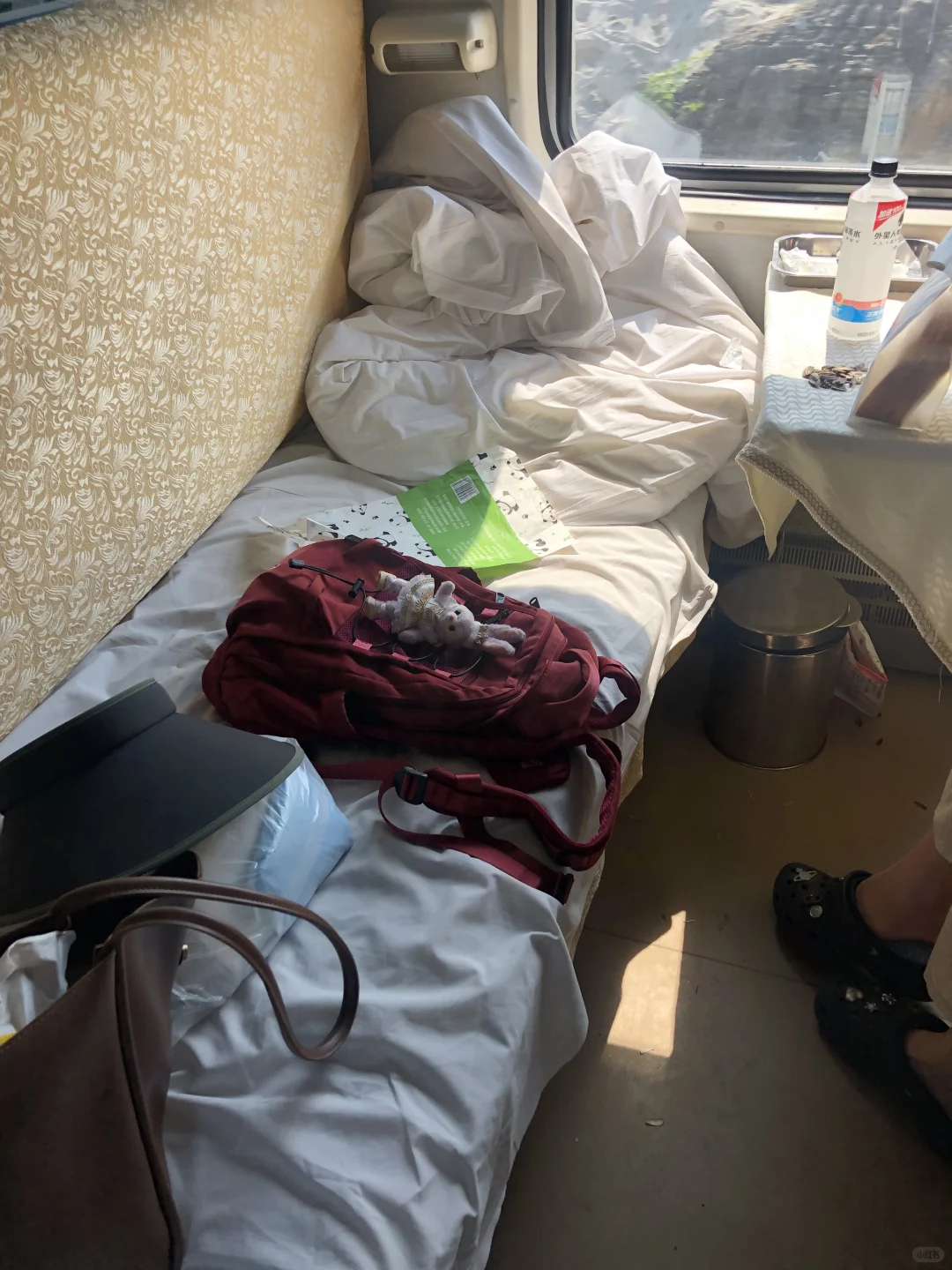 上车看到这种卧铺，人都懵了。。。