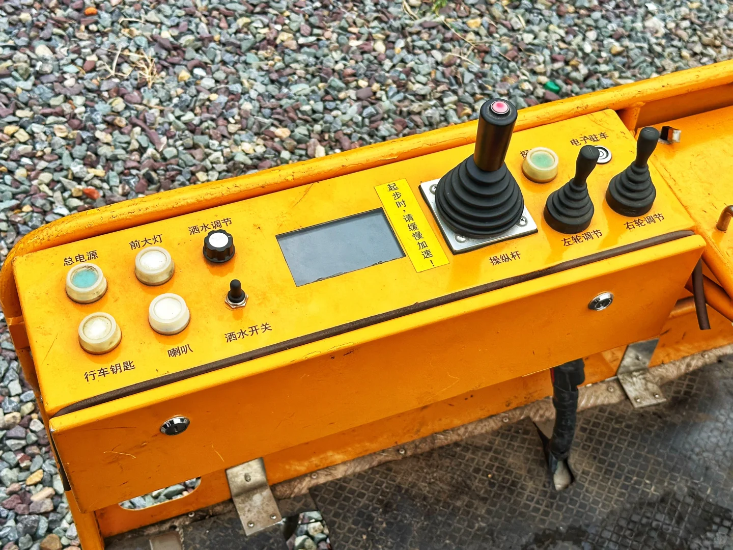 你们见过铁路钢轨上的“卡丁车”吗？