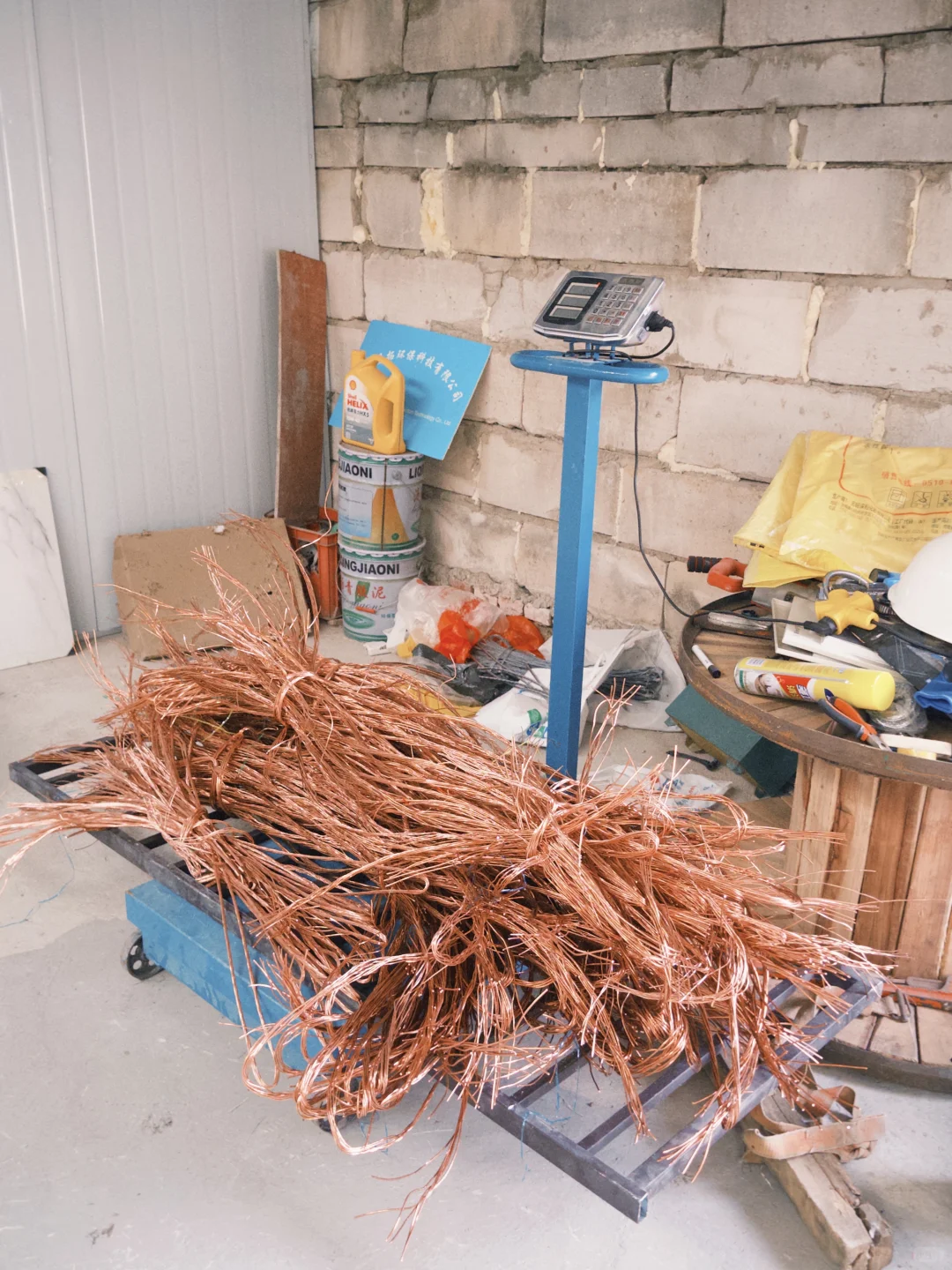 闺蜜在买包，我在收电缆：靠废铜烂铁月入3w