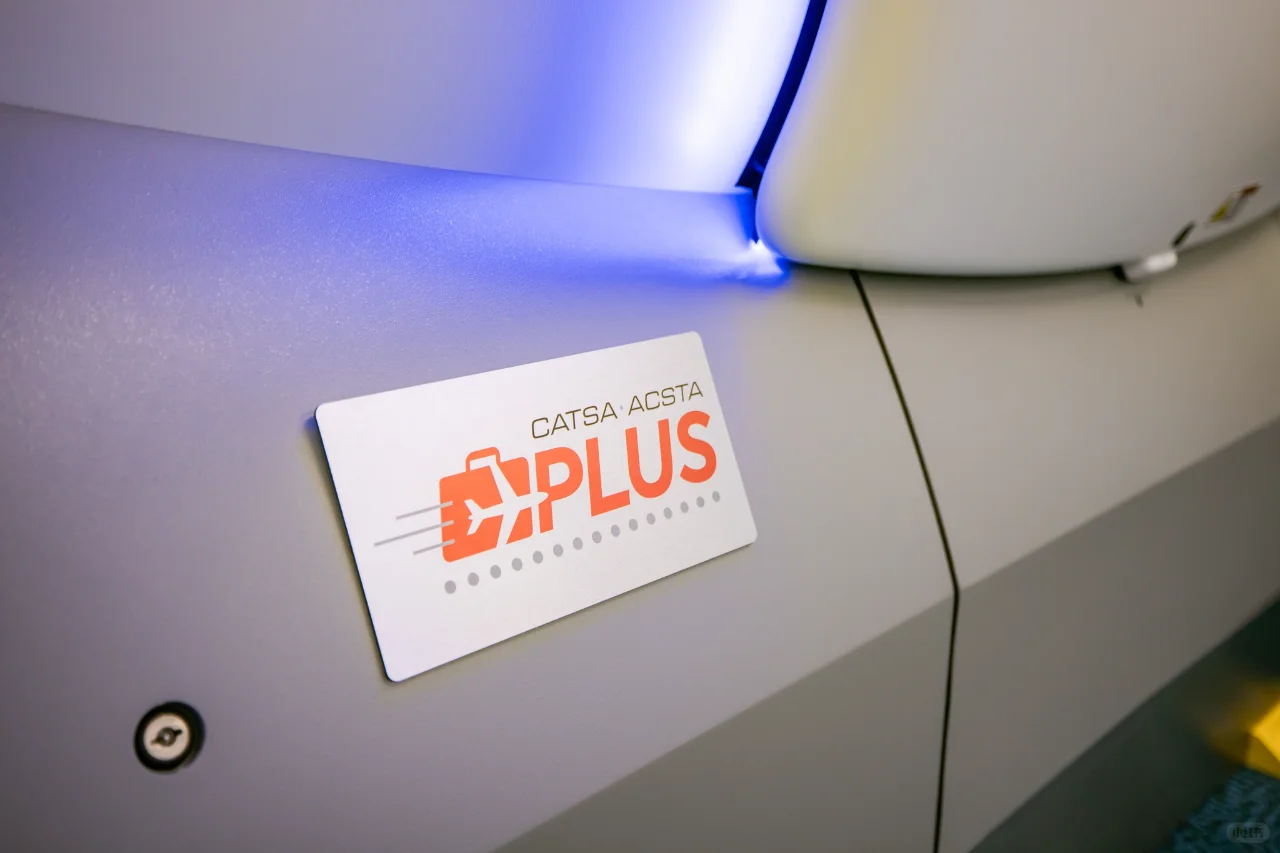 温哥华机场开启安检新时代终于不用取出液体