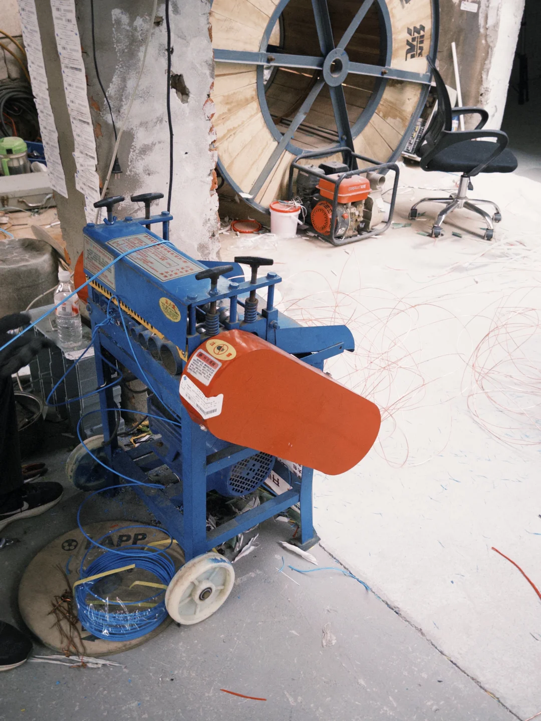 闺蜜在买包，我在收电缆：靠废铜烂铁月入3w