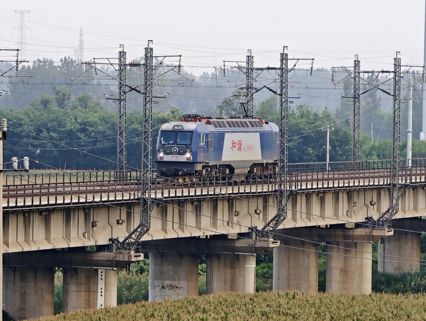 看看你手机里拍的火车