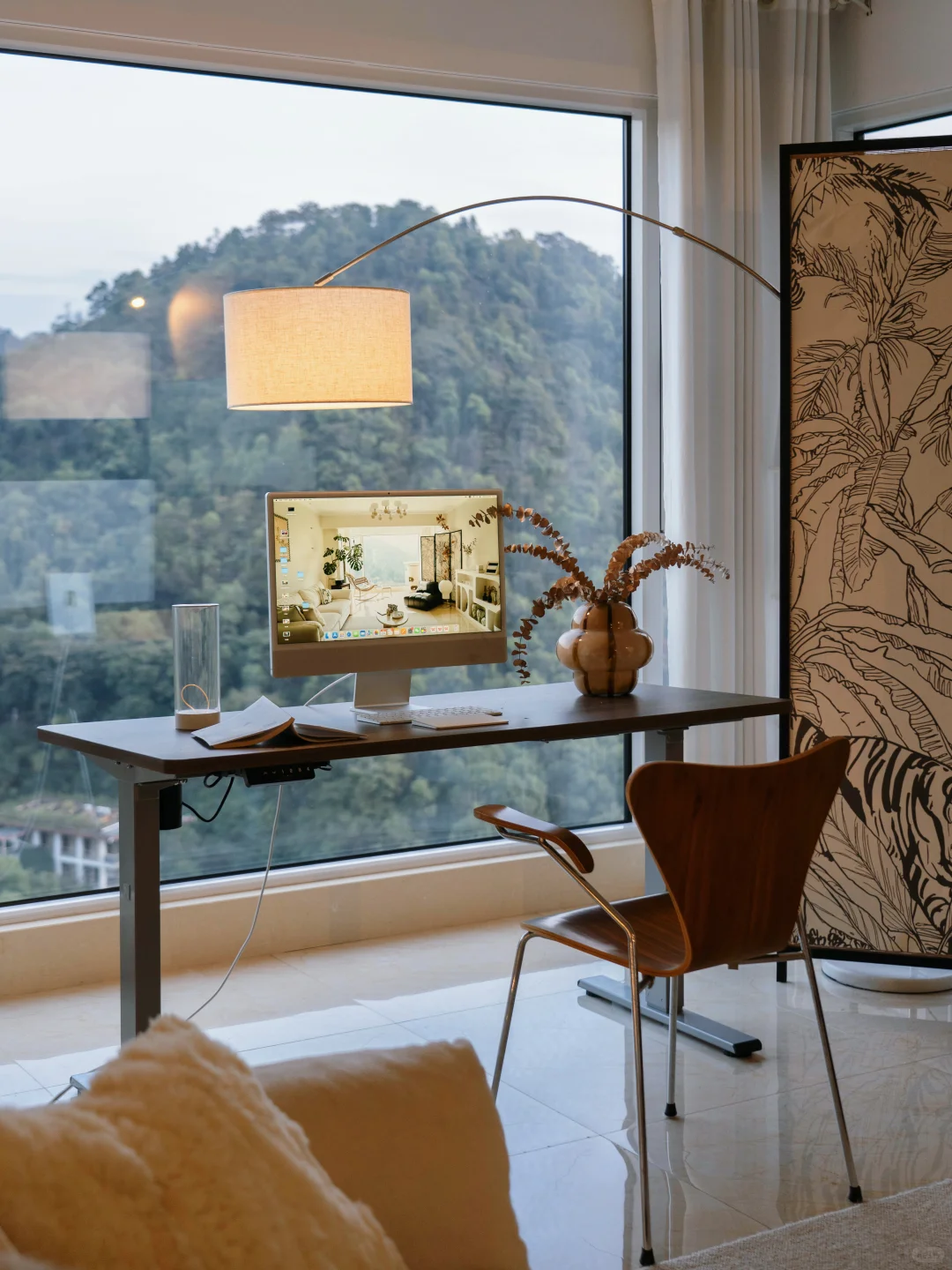 帮房东装完落地窗后，出租屋让我住成了家