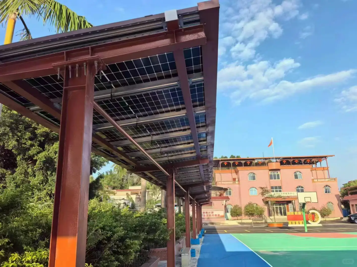 免费安装光伏屋顶，助力绿色未来！?